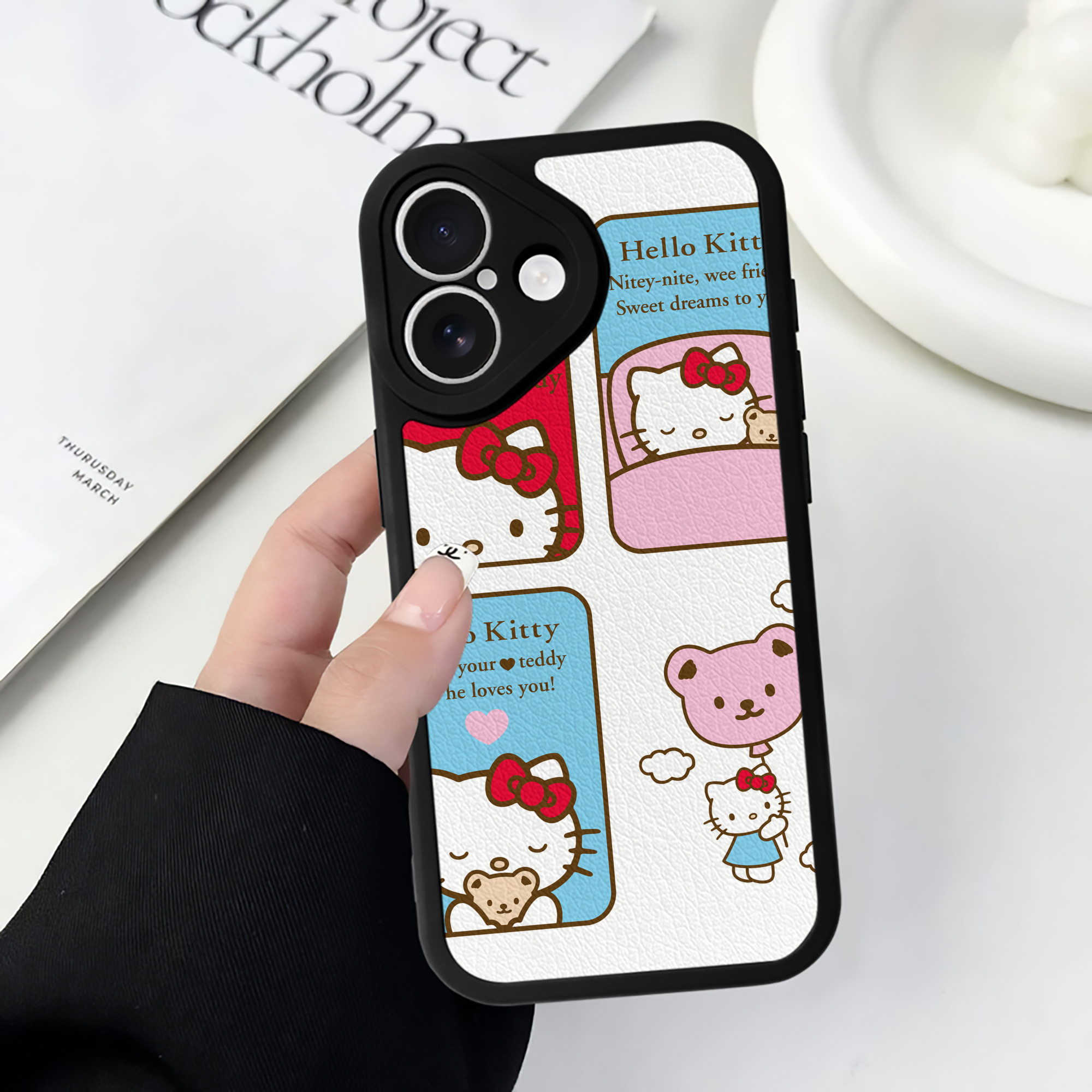 （画像用） Hello Kitty ハローキティ 【iPhone 16シリーズ対応】シリコンスマホケース（レザー調） 材質：シリコン